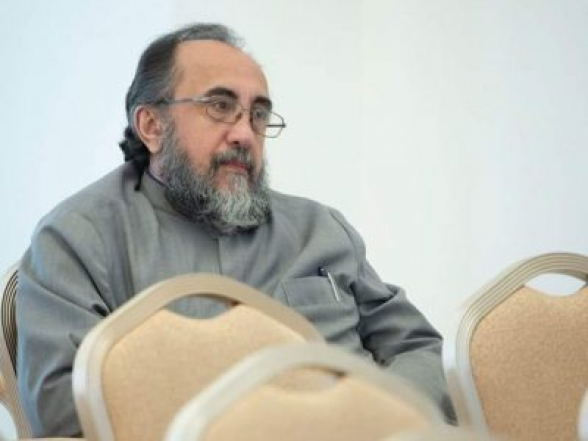 Այդ մարդը հոգեկան հիվանդ է, ուժայինները պետք է խաղաղ հեռացնեն նրան. Շիրակի թեմի առաջնորդ