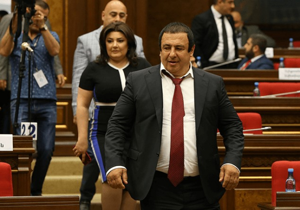 Совет парламента Армении решил обратиться в КС по поводу лишения Гагика Царукяна депутатского мандата