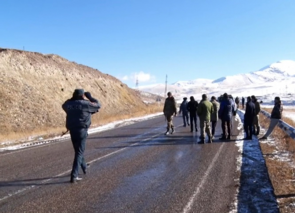 Работники золотого рудника Сотк провели акцию протеста (видео)