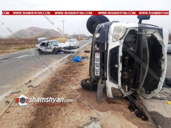 Արարատի մարզում բախվել են Mercedes-ն ու բեռնատար Газель-ը․ վերջինս կողաշրջվել է. կա 5 վիրավոր