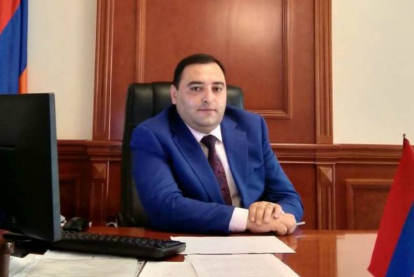 Փաշինյանի՝ Սյունիք կատարած այցի ընթացքում բեմադրված էժանագին շոուների՝ գրկախառնությունների ու շնորհակալությունների «ռեժիսորն» «Իմ քայլի» պատգամավոր Կարեն Համբարձումյանն է եղել․ «Հրապարակ»