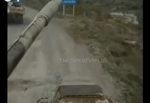 Азербайджанцы на танках въезжают в Воротан (видео)