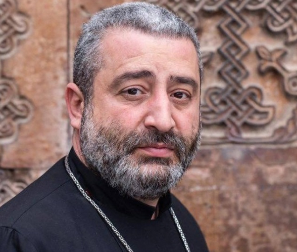 Պարզվեց, որ հայի պայծառ ու հեռատես միտքը խավարել է, սթափ դատելու կարողությունն ու աչալրջությունը բթացել