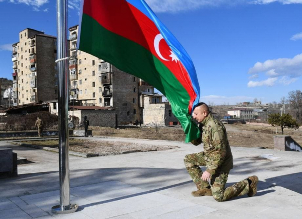 Ալիևը Շուշիում բարձրացրել է Ադրբեջանի դրոշը, այցելել Ջդրդուզ և մասնակցել արձանների բացման արարողությանը