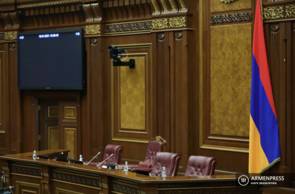 Заседание парламента началось на 20 минут позже из-за опоздавших депутатов