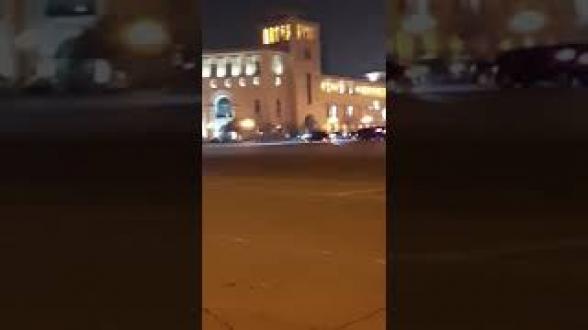 «Предатель, иди сюда»: граждане провожают кортеж Пашиняна