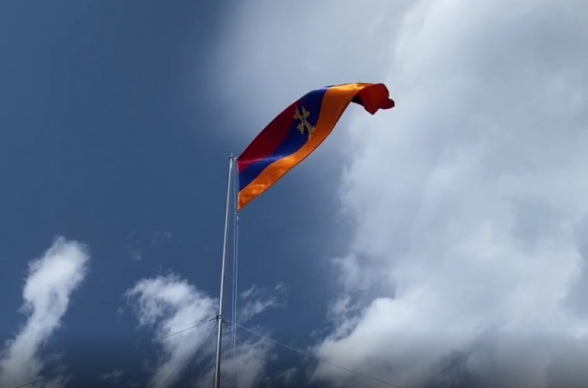 В селе Шурнух установлен большой флаг Армении (видео)