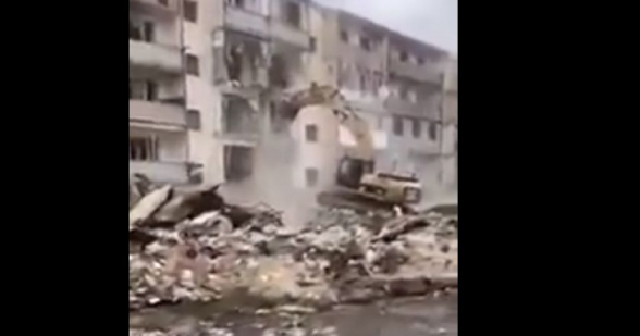 Азербайджанцы сносят многоквартирные жилые дома в Шуши