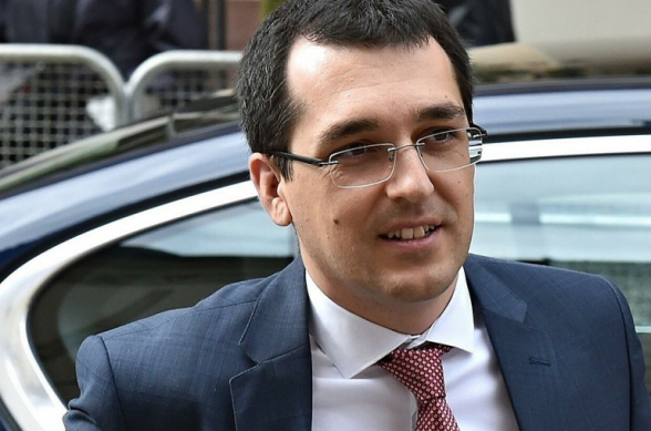 Ռումինիայի առողջապահության նախարարը 360 դոլարով տուգանվել է դիմակ չկրելու համար (լուսանկար)