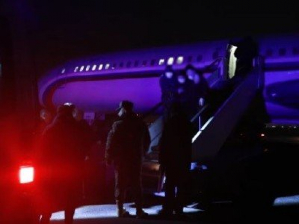 Հայ ռազմագերիներին տեղափոխող ինքնաթիռը Բաքվից Երևան է ժամանել դատարկ