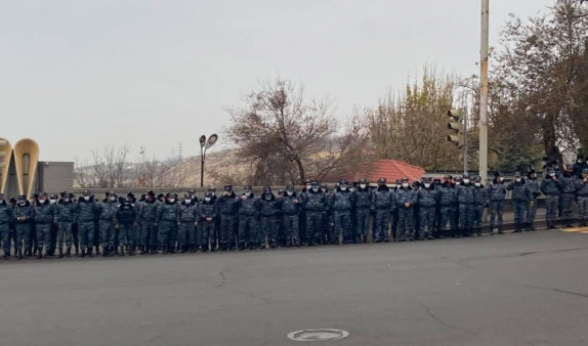 Акция протеста у правительственной дачи в Ереване (видео)