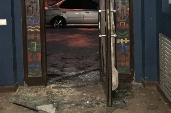 Հայտնաբերվել է Գեղարվեստի ակադեմիայի մուտքի դուռն ու ապակիները կոտրած 43-ամյա կինը
