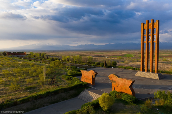 Երևանն առանց դիմադրության հանձնենք թուրքերին, Քանաքեռում ամրանա՞նք