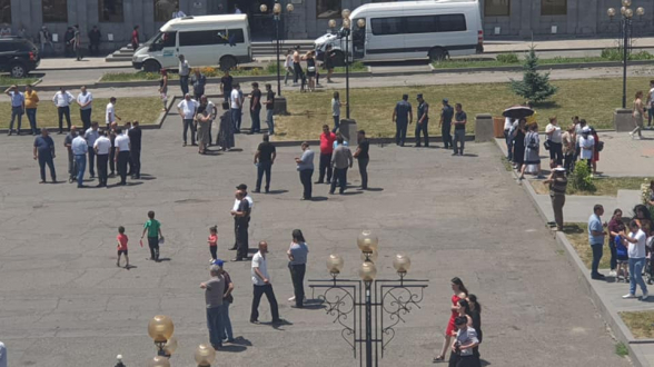 Полупустая площадь Гориса в ходе митинга Пашиняна