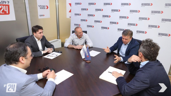 Տեղի է ունեցել Ռոբերտ Քոչարյանի և Կարեն Կարապետյանի հանդիպումը, քննարկվել են առաջիկայում իրականացվելիք մի շարք ծրագրեր (լուսանկար)