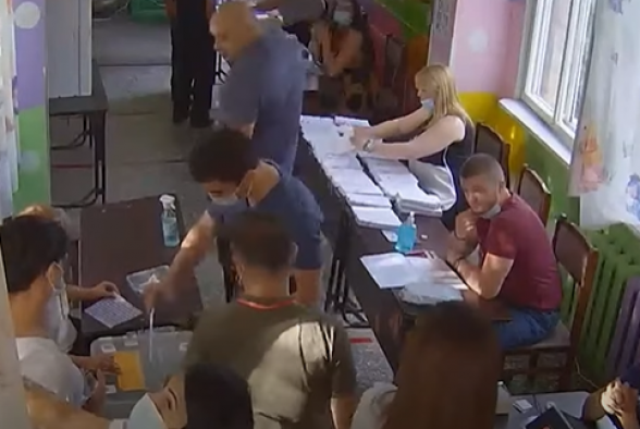Левон Кочарян проголосовал на выборах НС