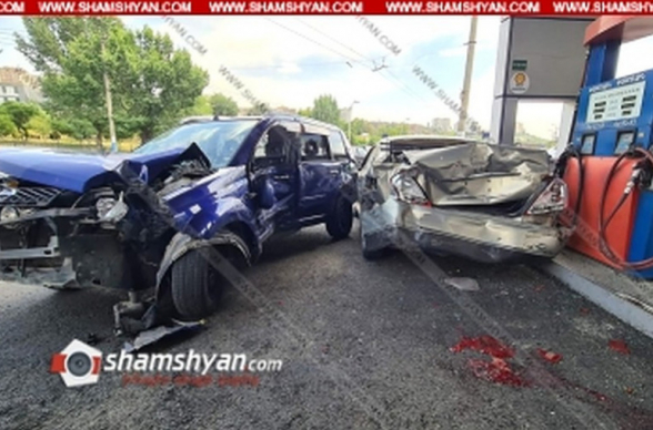 Ավտովթար-վրաերթ՝ Երևանում․ Nissan Xtrail-ը բախվել է բենզալցակայանում լիցքավորվող Nissan Teana-ին, ապա վրաերթի է ենթարկել 1 հոգու․ տուժածներից մեկը հիվանդանոցի ճանապարհին մահացել է