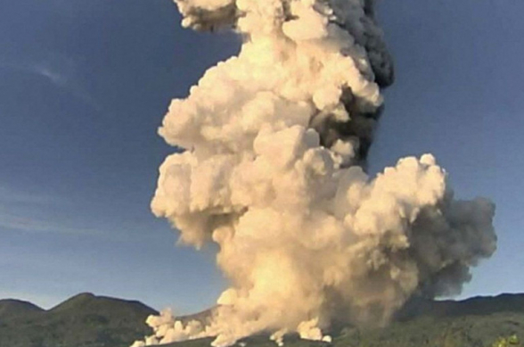 Мощное извержение крупнейшего в Коста-Рике вулкана попало на видео