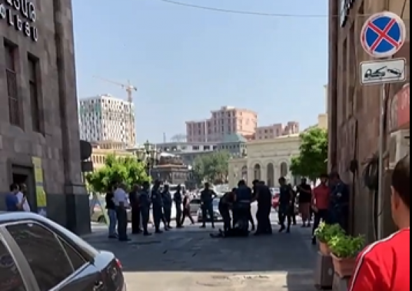 Повалив на землю, полицейские подвергли приводу Гегама Назаряна (видео)