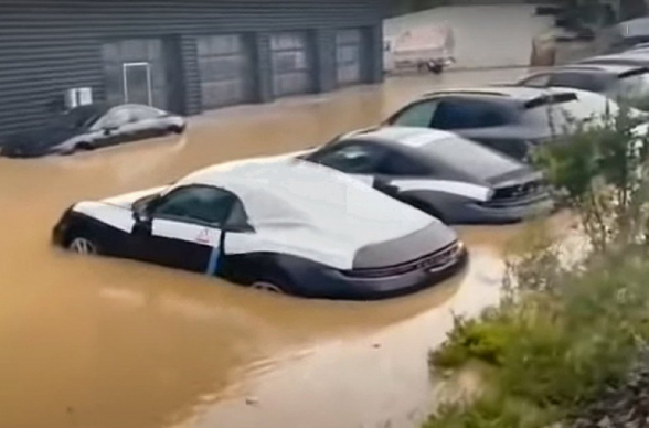 В Германии затопило автосалон с новыми «Porsche»