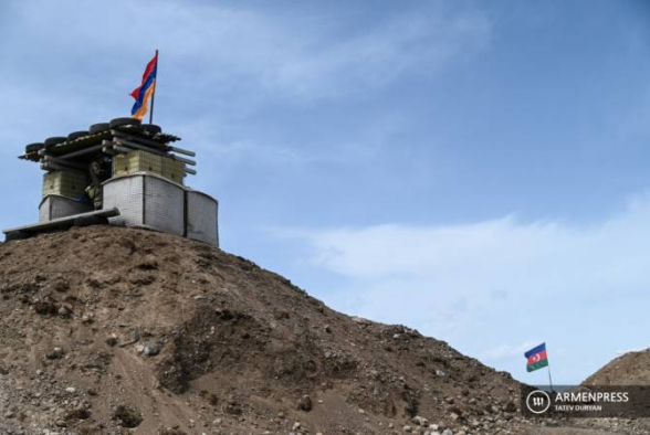 ВС Азербайджана открыли огонь по армянским позициям на участке Ерасха