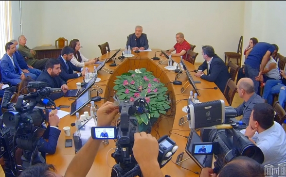 Артур Казинян снова не избран вице-председателем Комиссии НС по вопросам обороны и безопасности (видео)