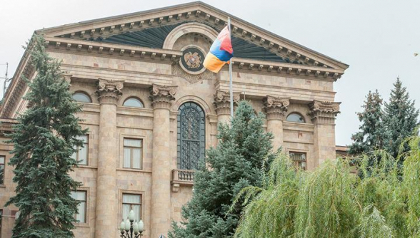 Фракция «Армения» посчитала обсуждение вопроса незаконным и покинула зал заседаний НС (прямой эфир)