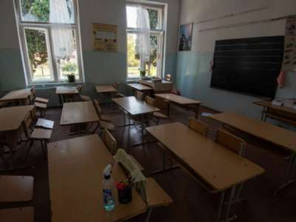 Вузы Армении временно перейдут на удаленку, а в школах продлят каникулы