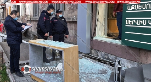 Երևանում կոտրել են հեռախոսների խանութի ապակին և թալանել այն