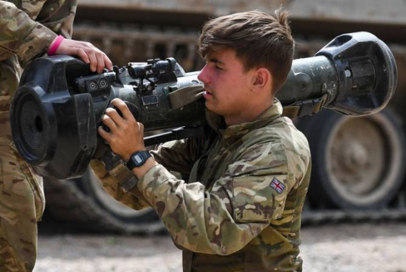 Британия поставила Украине тысячи легких противотанковых ракет