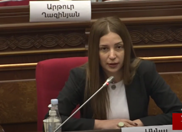 «Вы не можете маневрировать между двумя принципиальными позициями»: Анна Григорян – кандидату в омбудсмены РА (видео)