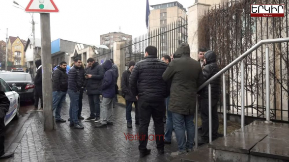 Акция протеста перед зданием представительства ЕС в Армении (видео)