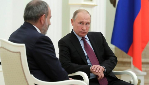 Путин поговорил с Пашиняном и пригласил его в Москву