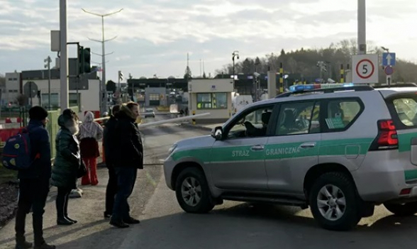 Германия обратилась к Польше с просьбой приостановить поезда с беженцами