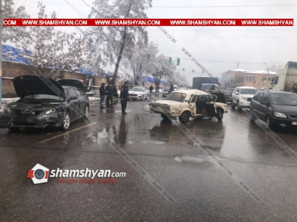 «Տեցի կռուգում» բախվել են Toyota Camry-ն ու ՎԱԶ 2106-ը, կա վիրավոր