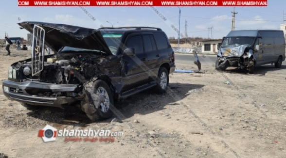 Կոտայքի մարզում բախվել են Lexus LX 470-ն ու Ford Transit-ը. Ford-ն էլ տապալել է էլեկտրասյունը. կան վիրավորներ