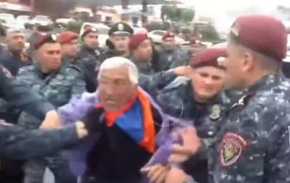 Никол против флагов Армении и Арцаха (видео)
