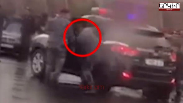 Ոտքով հարվածներ գլխին ու փորին․ ոստիկանները խոշտանգում են տարեց ազատամարտիկ Գեորգի Արիստակեսյանին (տեսանյութ)