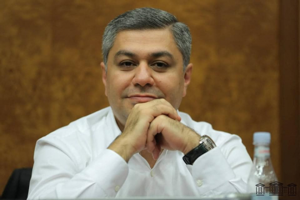 Артур Ванецян принял решение сложить депутатский мандат