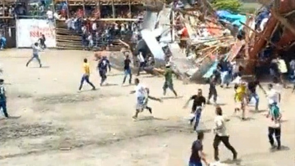 В Колумбии во время корриды рухнули трибуны, погибли 5 человек (видео)