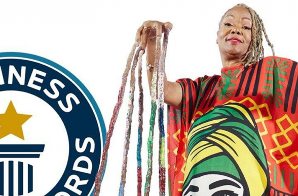 Ամենաերկարը՝ 138,94 սմ, իսկ ամենակարճը՝ 109,2 սմ. ամերիկուհին ճանաչվել է աշխարհի ամենաերկար եղունգներով մարդ (տեսանյութ)