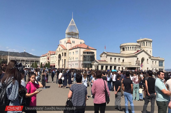 В Арцахе снова проходит митинг, забастовка продолжается