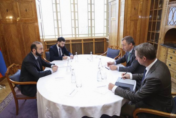 Арарат Мирзоян встретился в Женеве со спецпредставителем ЕС Тойво Клааром