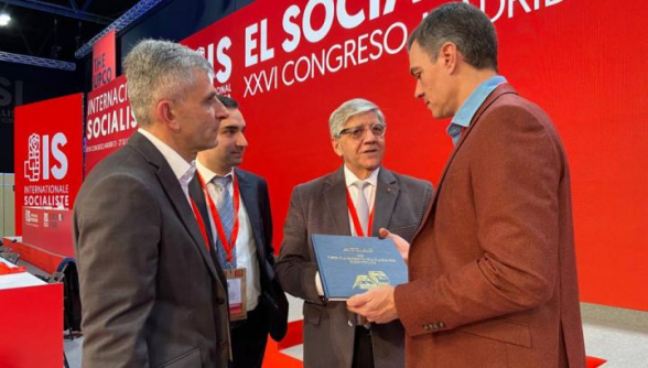 Դավիթ Իշխանյանն Իսպանիայի վարչապետին է փոխանցել Արցախի քարտեզագիրքը