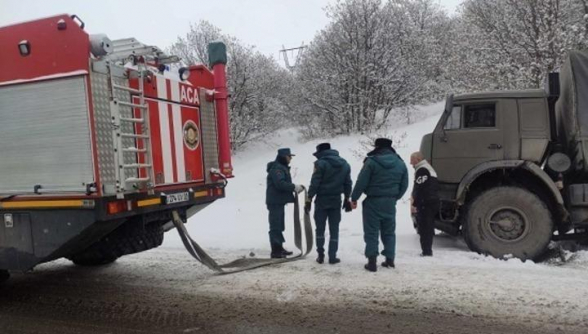 Спасатели эвакуировали 10 иранских грузовых автомобилей и 3 армянских