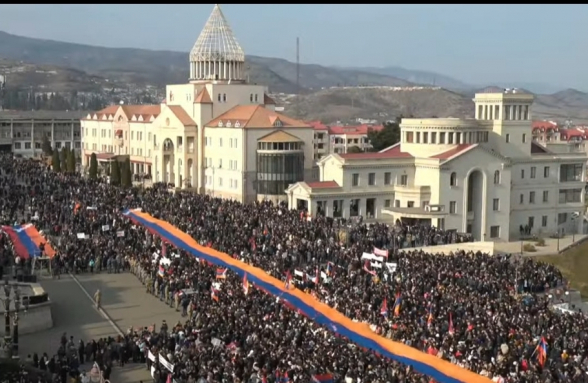 Общенародный митинг на площади Возрождения в Степанакерте (видео)