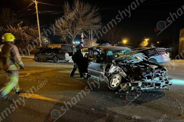 Երևանում բախվել են 3 Mercedes-ները և Mitsubishi-ն․ կան վիրավորներ