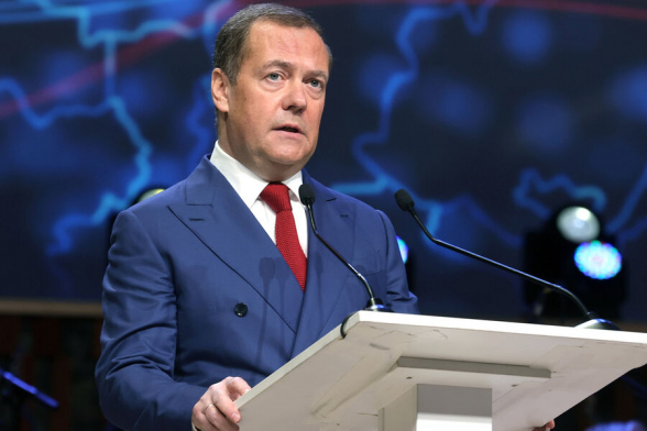 Если Киев ударит по Крыму, переговоров не будет, будут только «удары возмездия» – Медведев