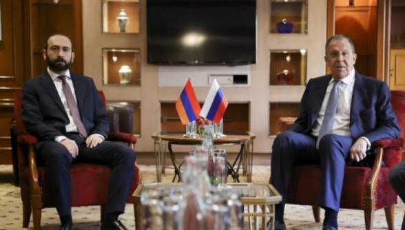 Лавров и Мирзоян обсудили ситуацию, сложившуюся вследствие блокировки Азербайджаном Лачинского коридора