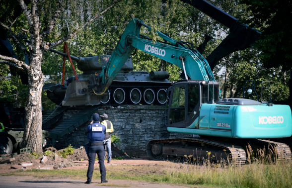 Президент Эстонии отказался подписать закон о сносе советских памятников